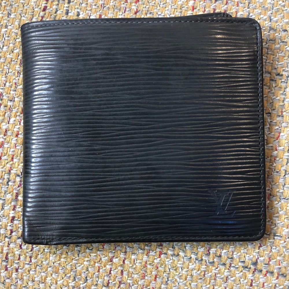 LOUIS VUITTON Marco Black Epi Leather BiFold Wallet SP0095